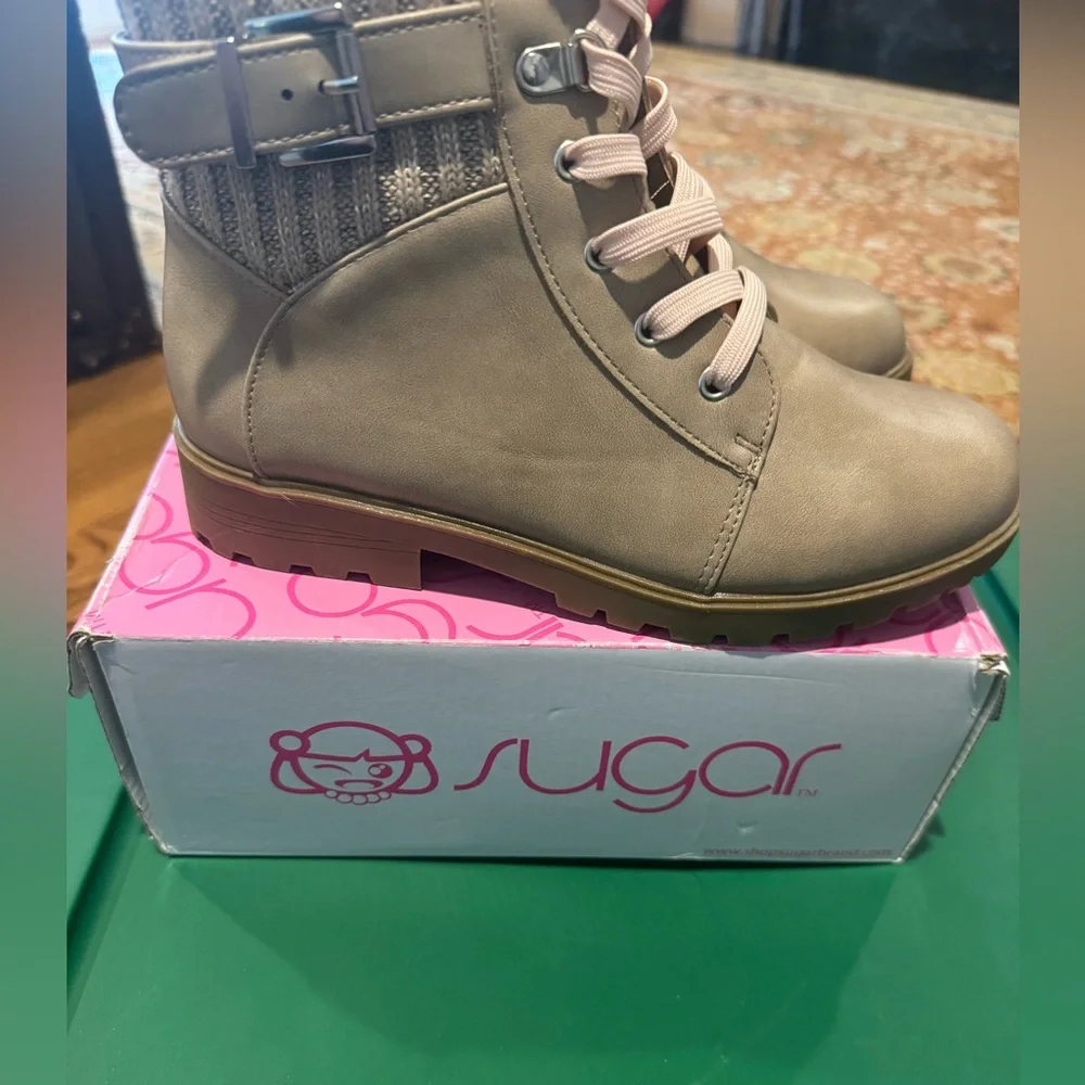 New in Box Sugar Girls Payel Buckle Detail Combat‎ Boots Pink Laces Lug Sole
